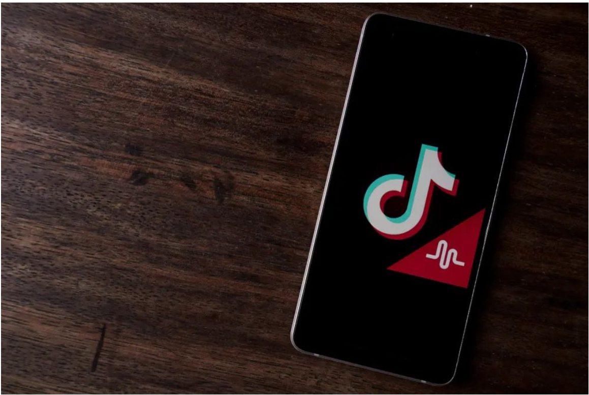 Конгрессмены США требуют от ByteDance продать TikTok в течение 165 дней За первые шесть недель этого года продажи iPhone в Китае упали на 24% в годовом исчислении.